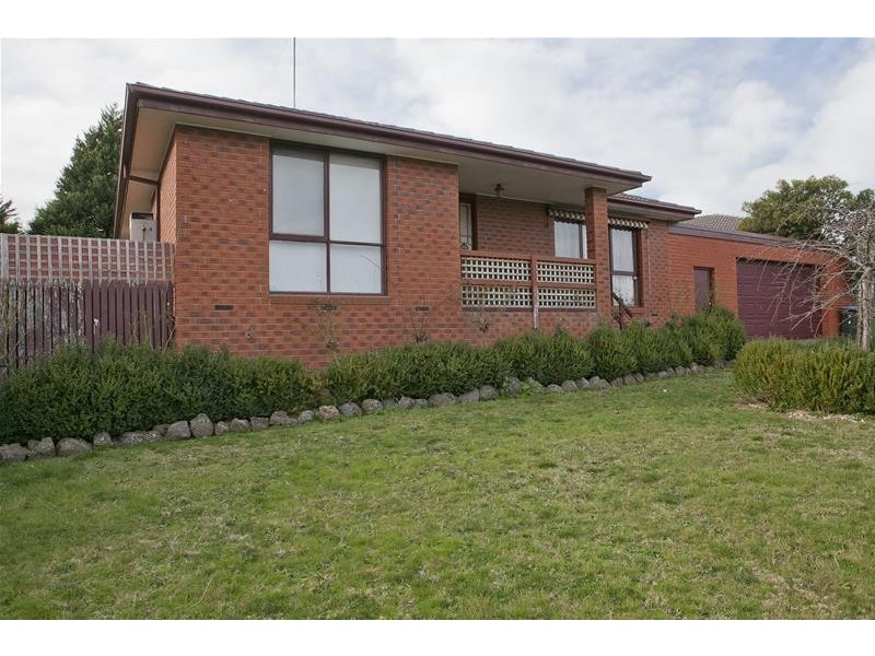 4 Skye Crescent, Endeavour Hills VIC 3802