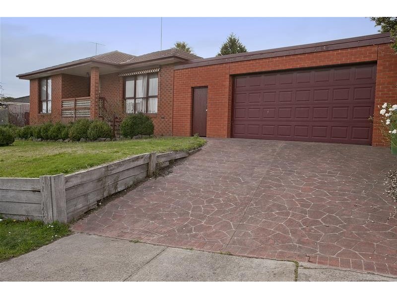 4 Skye Crescent, Endeavour Hills VIC 3802