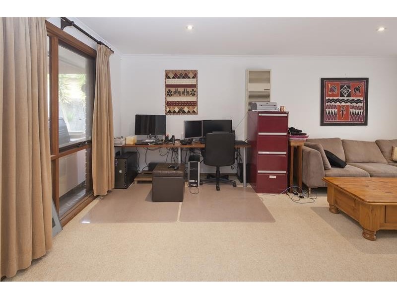 4 Skye Crescent, Endeavour Hills VIC 3802