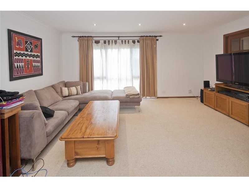 4 Skye Crescent, Endeavour Hills VIC 3802