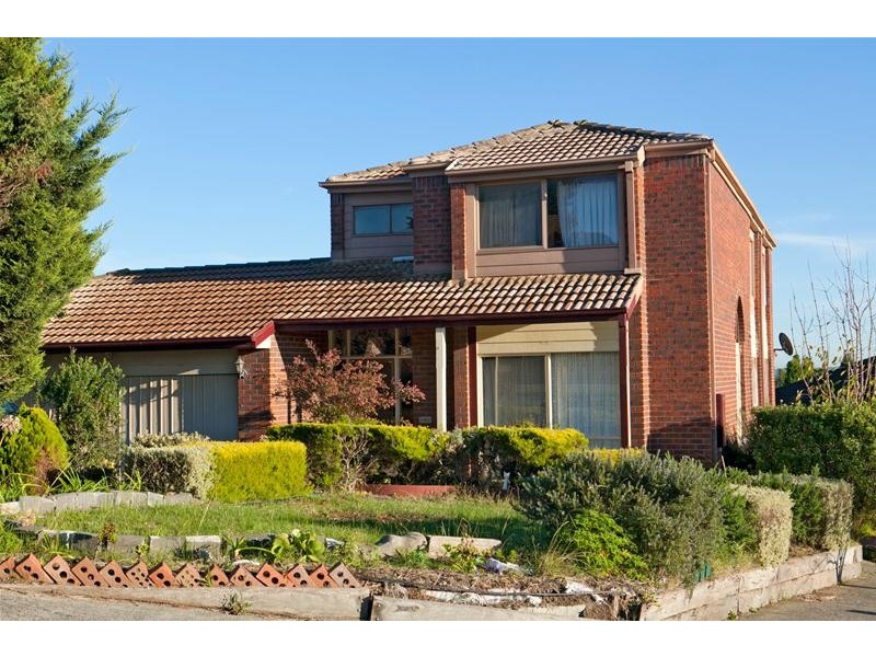 77 Georgette Crescent, Endeavour Hills VIC 3802