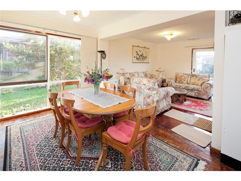 77 Georgette Crescent, Endeavour Hills VIC 3802