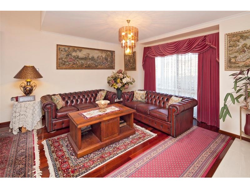 77 Georgette Crescent, Endeavour Hills VIC 3802