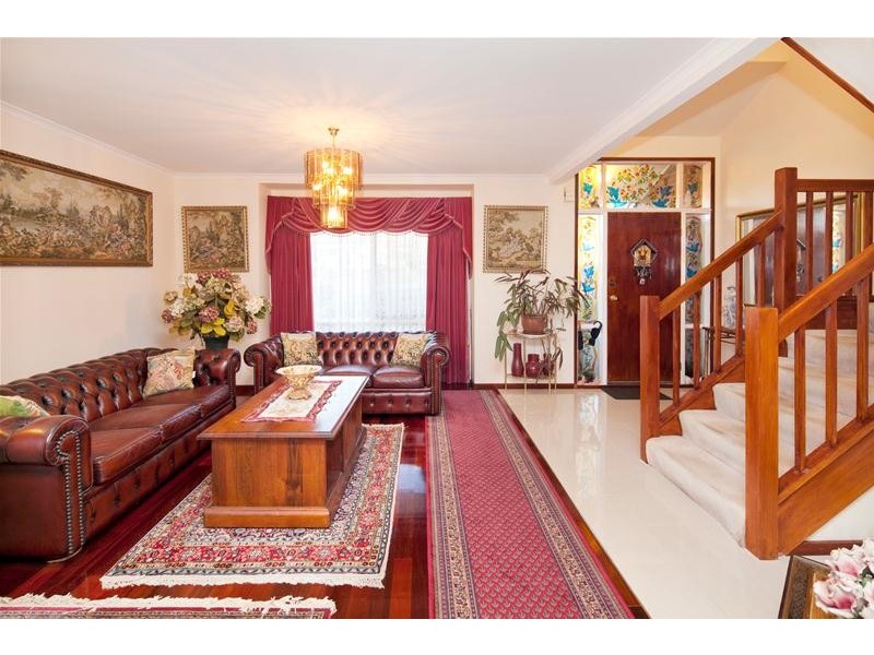 77 Georgette Crescent, Endeavour Hills VIC 3802