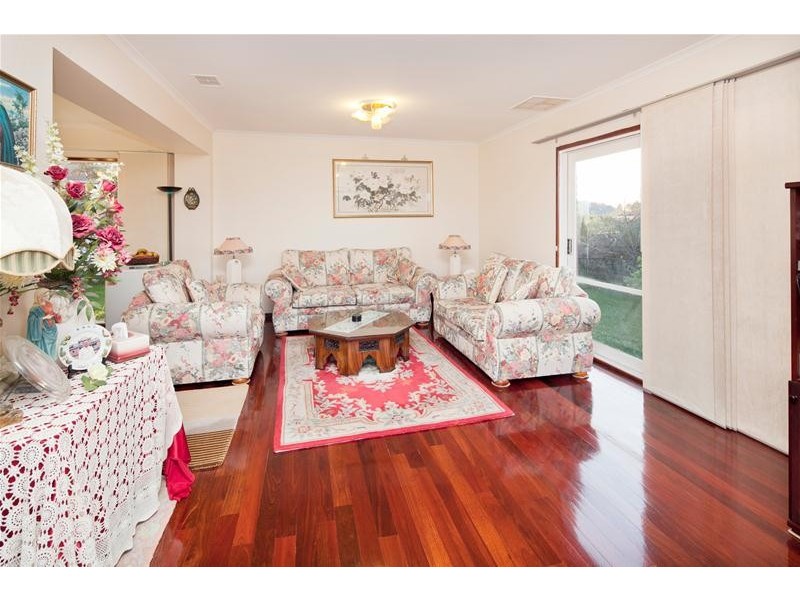 77 Georgette Crescent, Endeavour Hills VIC 3802