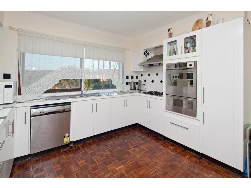 77 Georgette Crescent, Endeavour Hills VIC 3802