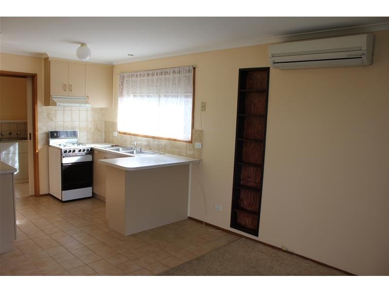 2/6 Parkview Close, Dandenong VIC 3175