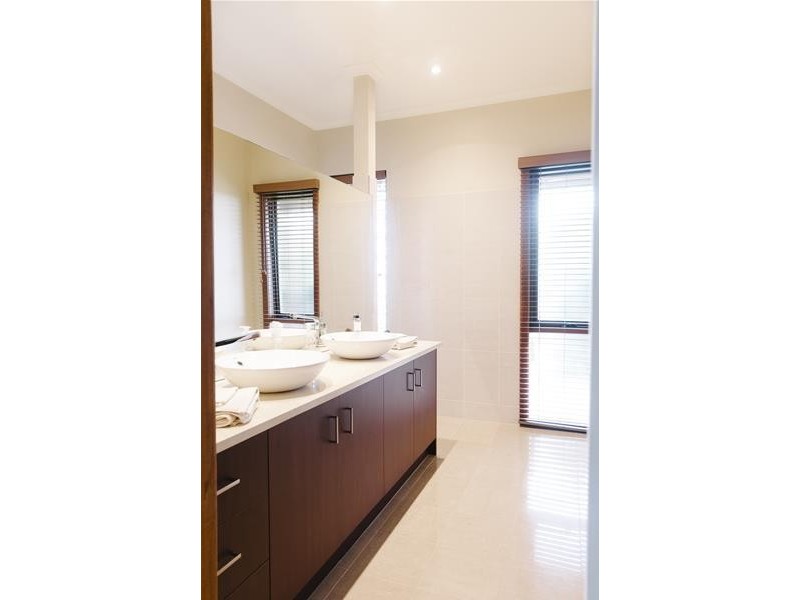 11-12 Wiringa Close, Narre Warren North VIC 3804