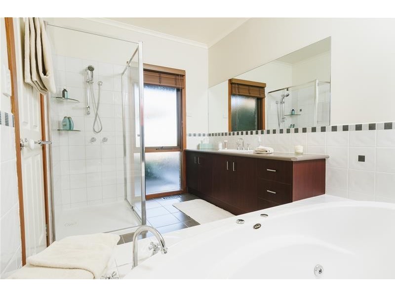 11-12 Wiringa Close, Narre Warren North VIC 3804