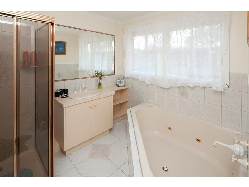 8 Bedwell Court, Endeavour Hills VIC 3802