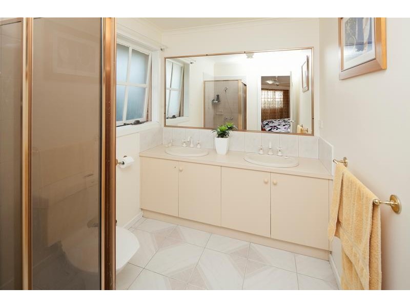 8 Bedwell Court, Endeavour Hills VIC 3802