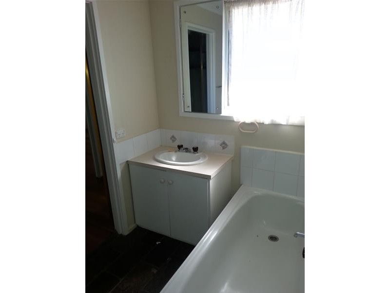 8 Clifton Way, Endeavour Hills VIC 3802