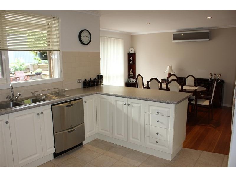 15 Simmonds Place, Endeavour Hills VIC 3802