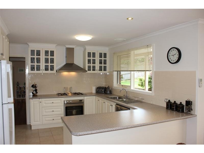 15 Simmonds Place, Endeavour Hills VIC 3802