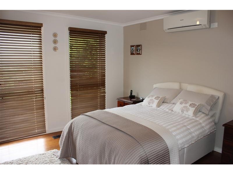 15 Simmonds Place, Endeavour Hills VIC 3802