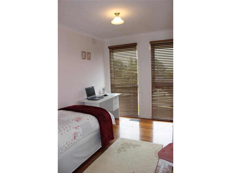 15 Simmonds Place, Endeavour Hills VIC 3802