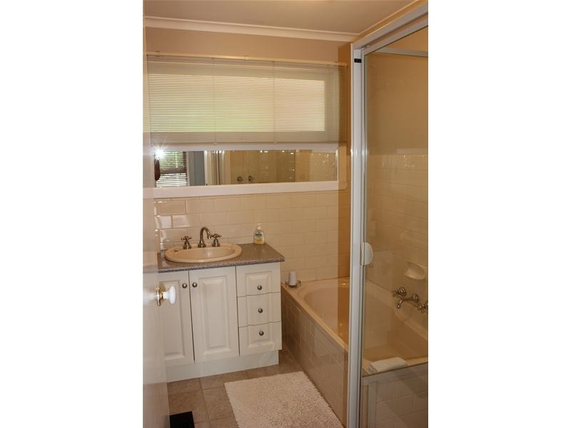 15 Simmonds Place, Endeavour Hills VIC 3802