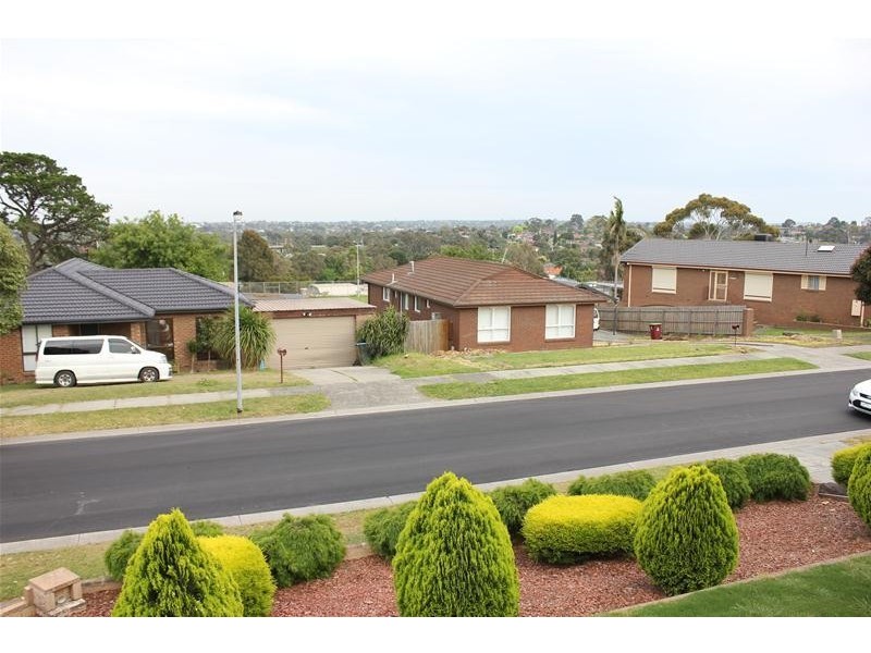 15 Simmonds Place, Endeavour Hills VIC 3802