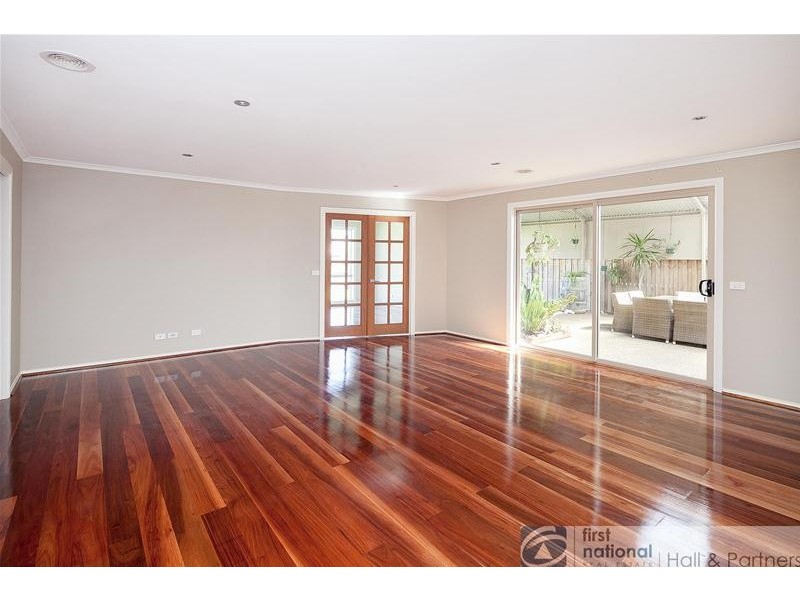 9 Bronson Circuit, Cranbourne North VIC 3977