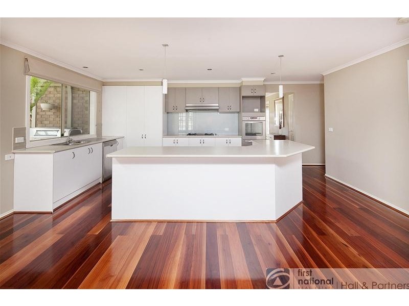 9 Bronson Circuit, Cranbourne North VIC 3977