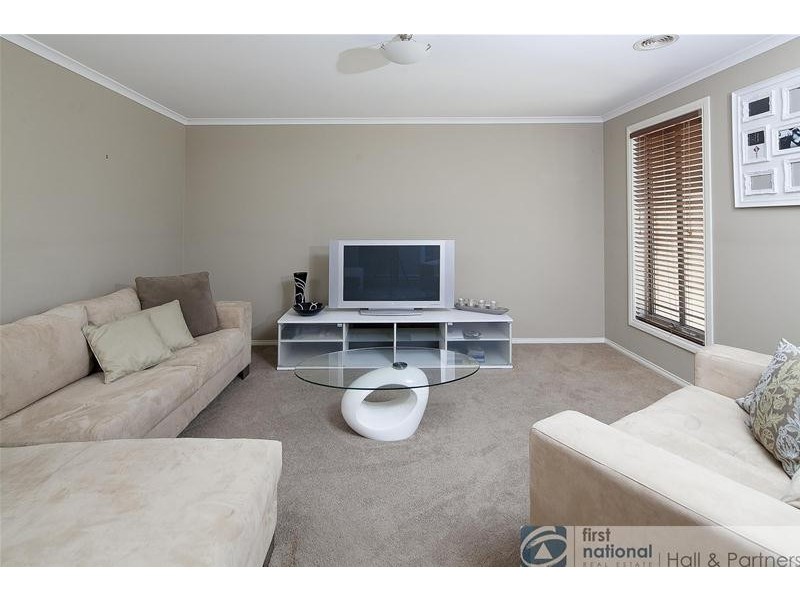 9 Bronson Circuit, Cranbourne North VIC 3977