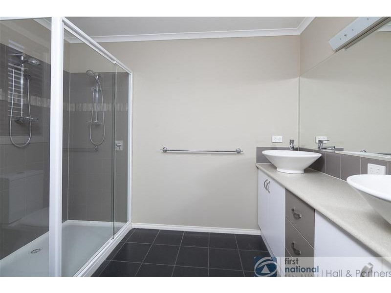 9 Bronson Circuit, Cranbourne North VIC 3977