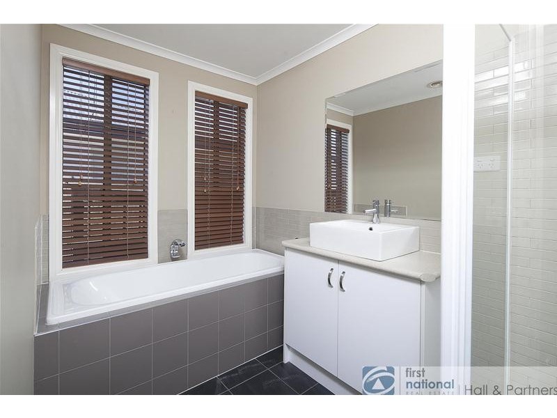 9 Bronson Circuit, Cranbourne North VIC 3977