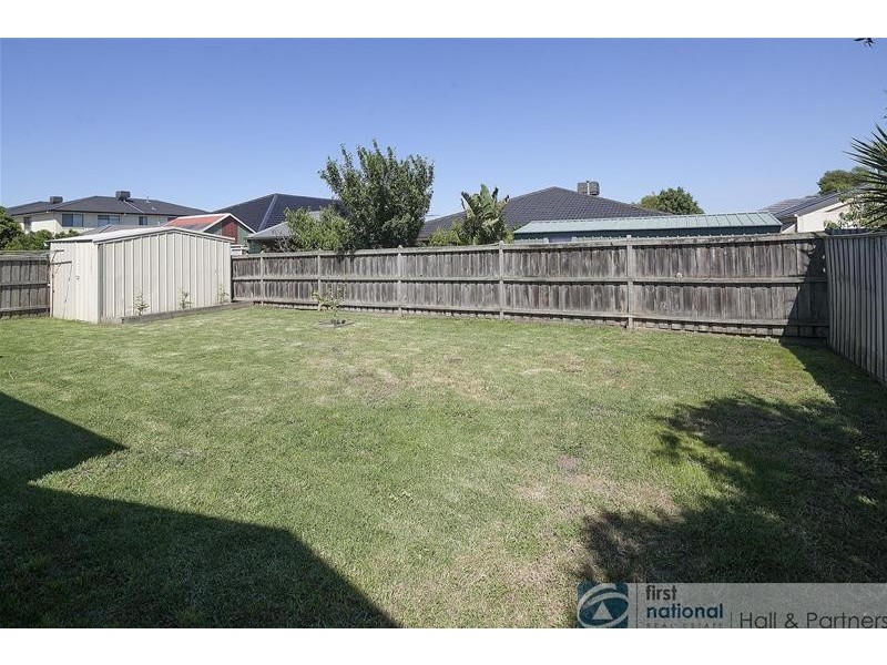 9 Bronson Circuit, Cranbourne North VIC 3977