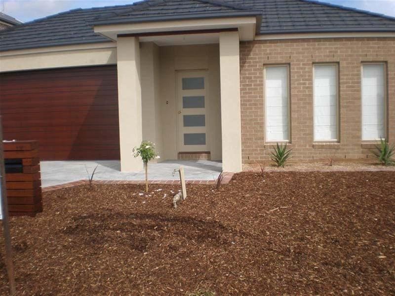 18 Darwin Way, Pakenham VIC 3810