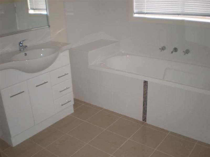 18 Darwin Way, Pakenham VIC 3810