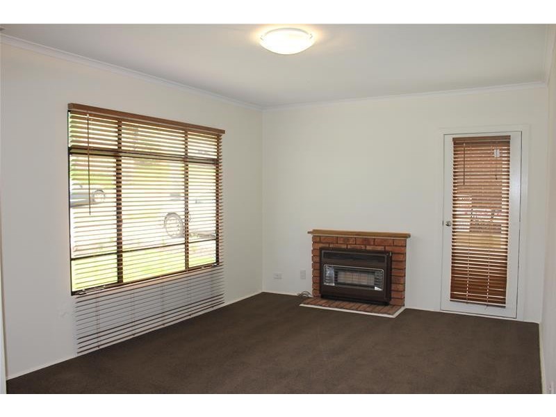 16 Laurel Avenue, Doveton VIC 3177