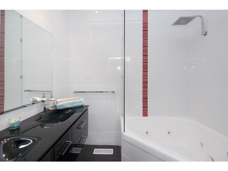 1/17 King George  Parade, Dandenong VIC 3175