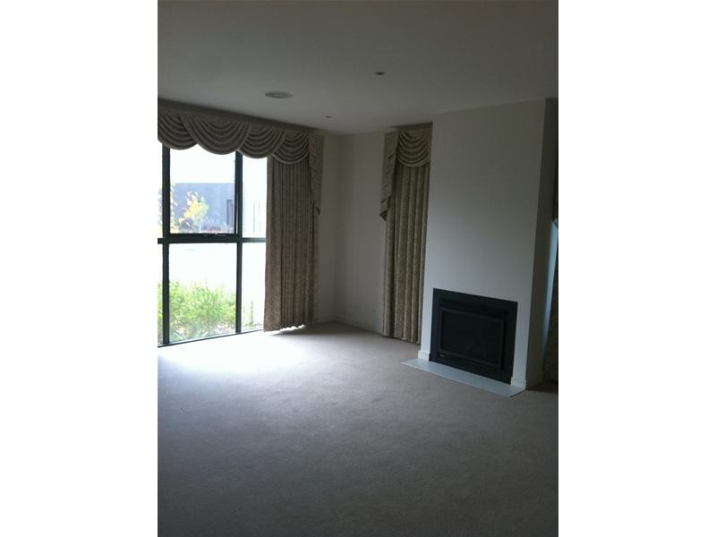 10 Edgbaston Way, Mulgrave VIC 3170