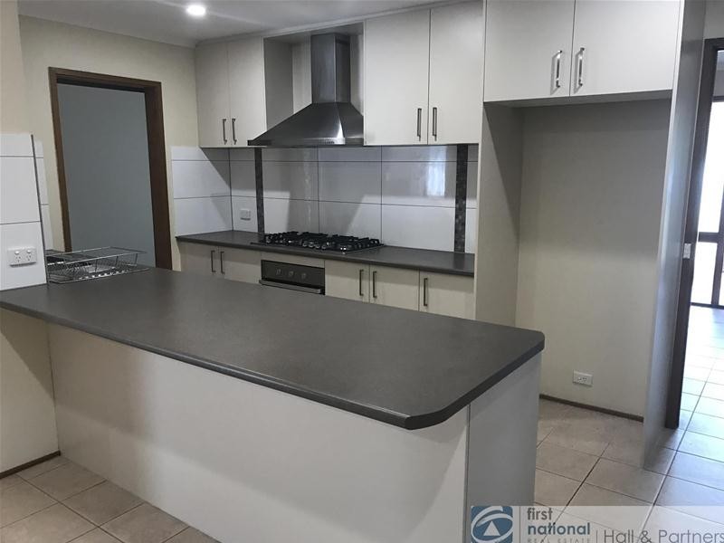 2 Corran Court, Endeavour Hills VIC 3802