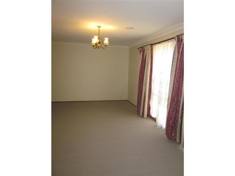 2 Corran Court, Endeavour Hills VIC 3802