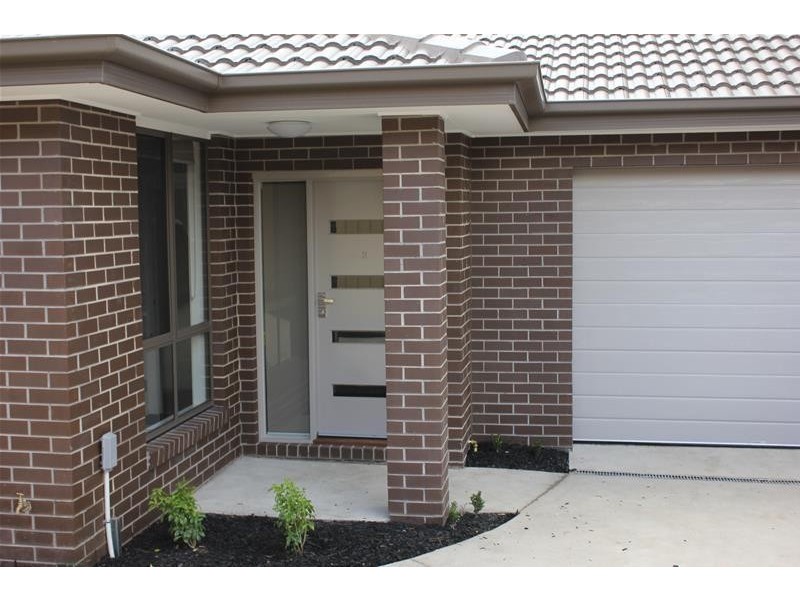 2/11 Keller Court, Hampton Park VIC 3976