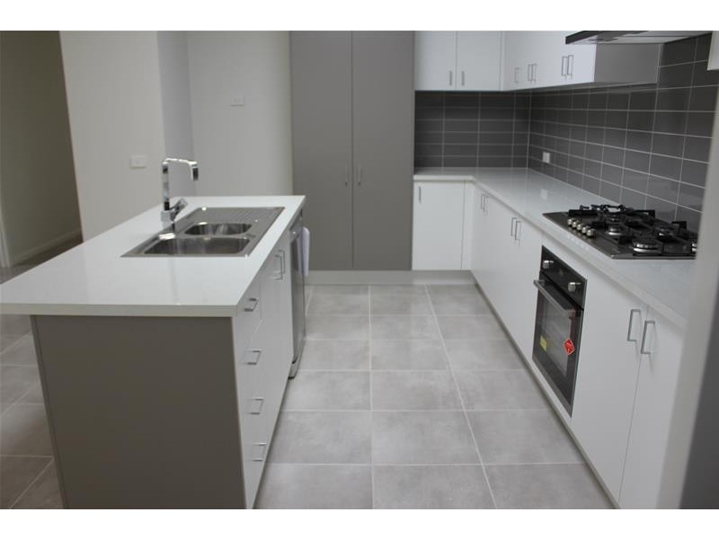 2/11 Keller Court, Hampton Park VIC 3976