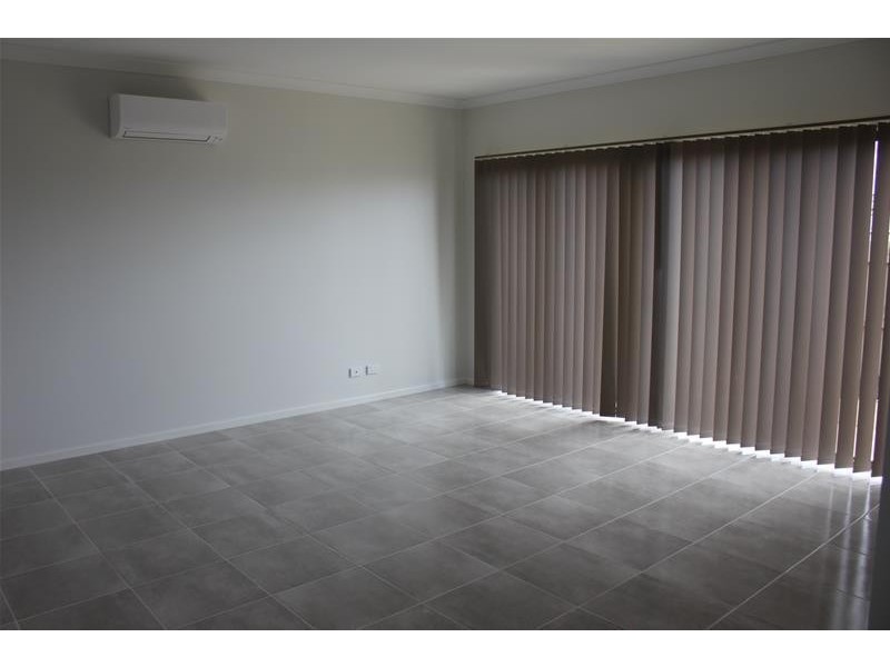 2/11 Keller Court, Hampton Park VIC 3976