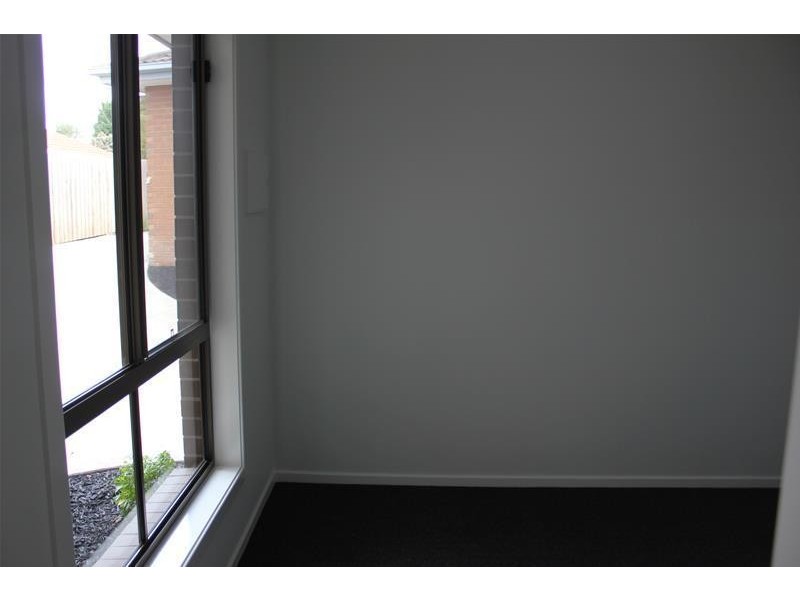 2/11 Keller Court, Hampton Park VIC 3976