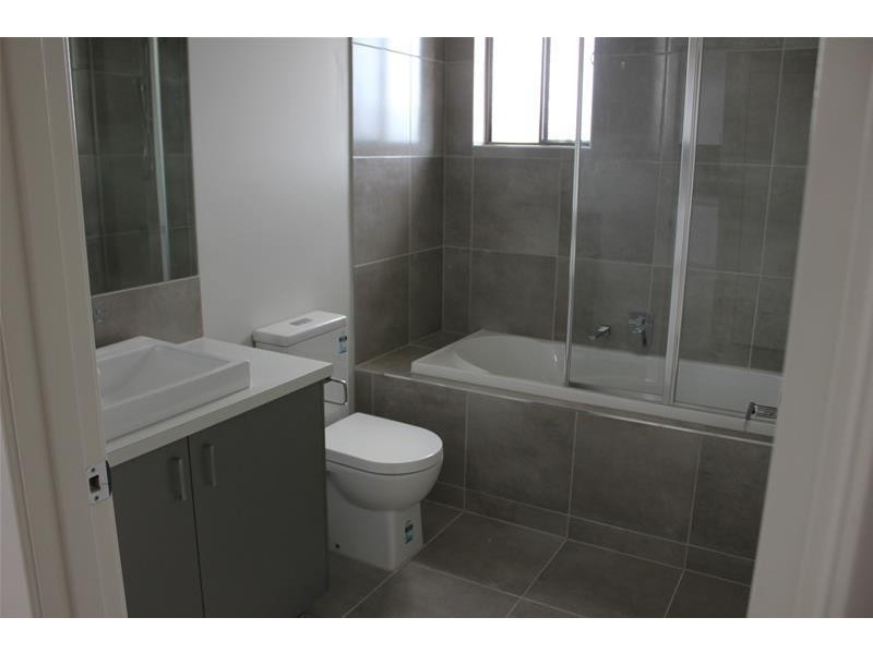 2/11 Keller Court, Hampton Park VIC 3976