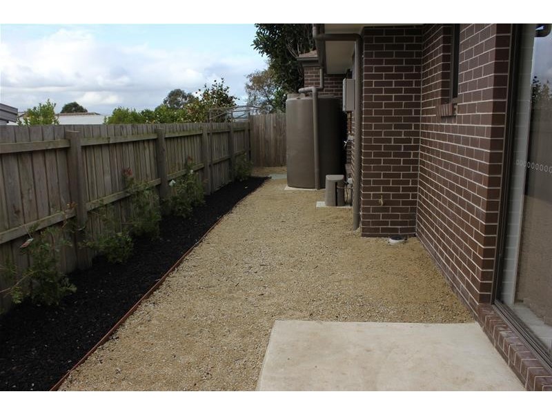 2/11 Keller Court, Hampton Park VIC 3976