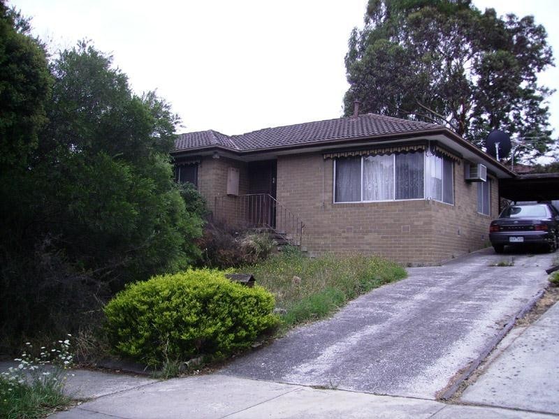 76 Essex Park Drive, Endeavour Hills VIC 3802