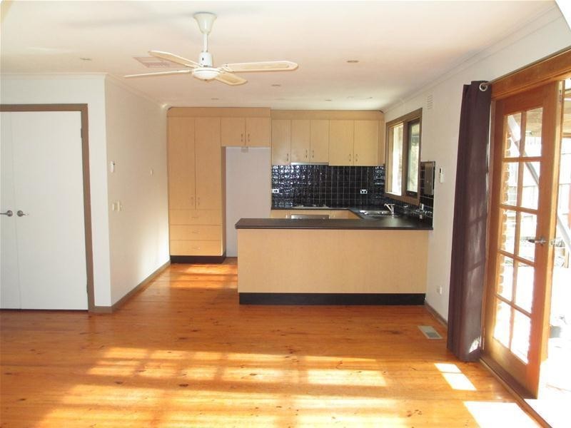 21 William Perry Close, Endeavour Hills VIC 3802