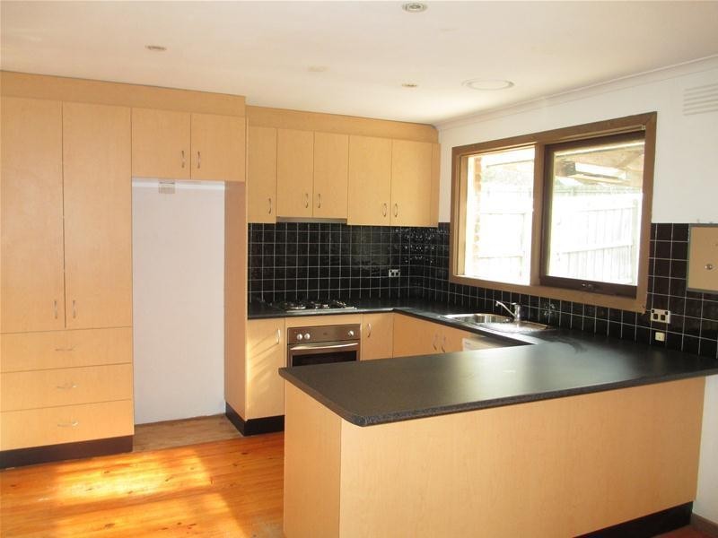 21 William Perry Close, Endeavour Hills VIC 3802