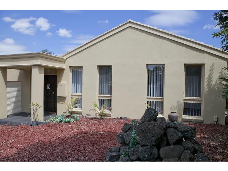 9 Rossiter Avenue, Endeavour Hills VIC 3802