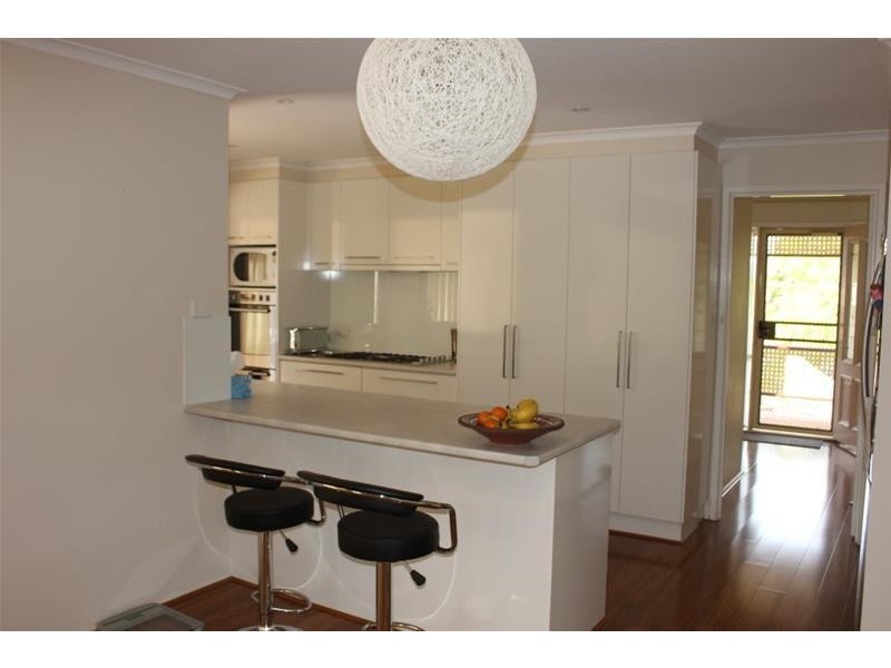 12 Dampier Court, Endeavour Hills VIC 3802