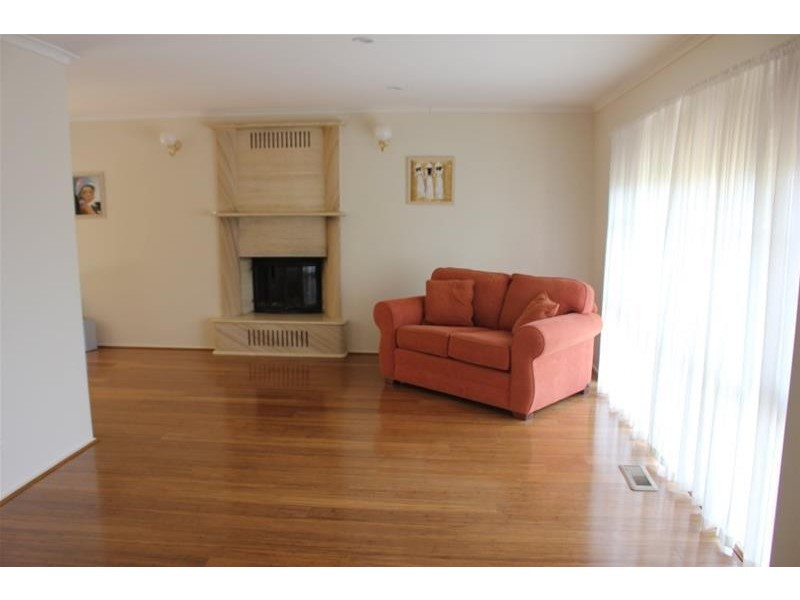 12 Dampier Court, Endeavour Hills VIC 3802