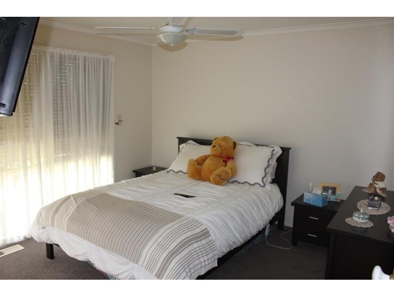 12 Dampier Court, Endeavour Hills VIC 3802