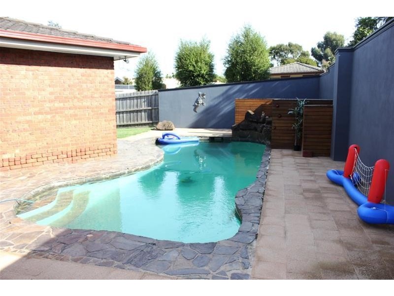 12 Dampier Court, Endeavour Hills VIC 3802