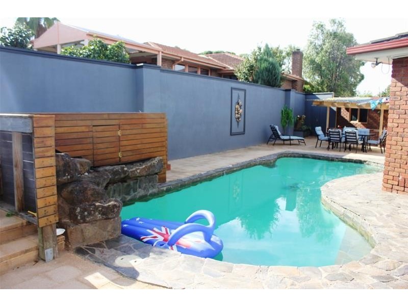 12 Dampier Court, Endeavour Hills VIC 3802